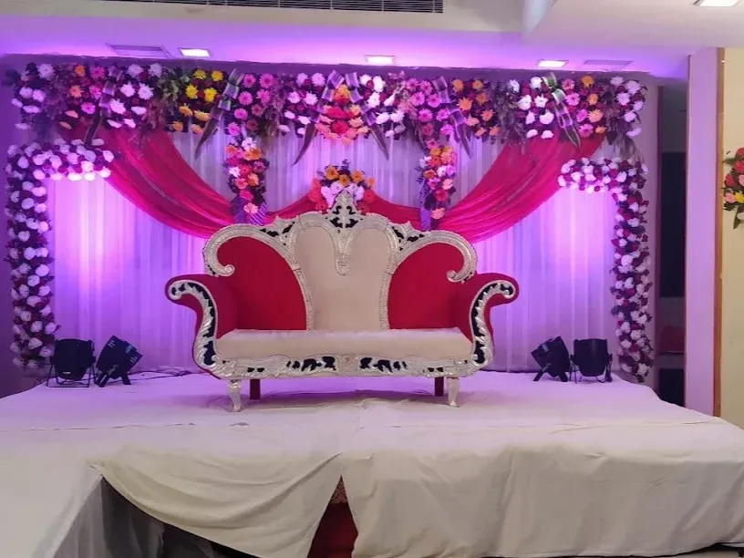 Elegant wedding stage decoration by Prabir Caterer Varanasi